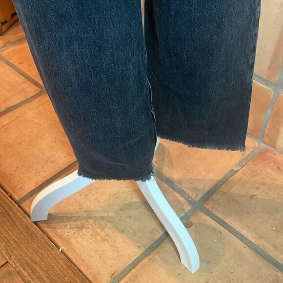 Zara Black Denim Raw Edge Crop Jeans, size 6 - Picture 6 of 8